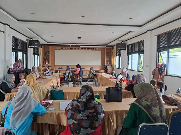 Dinas Sosial PPKBP3A Padang Panjang, saat laksanakan program   AKS, Selasa (30/4/2024).
